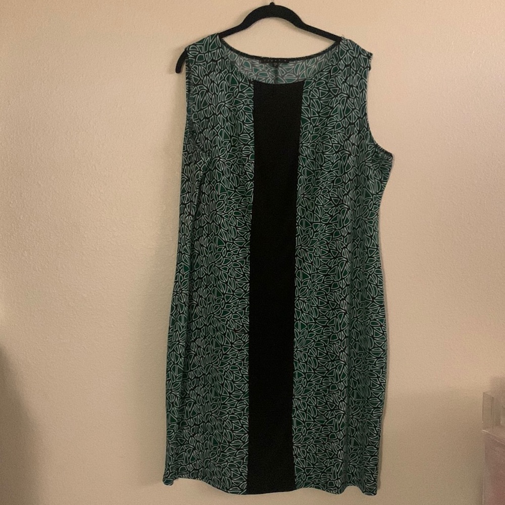 Figure flattering black and green sleeveless dress
